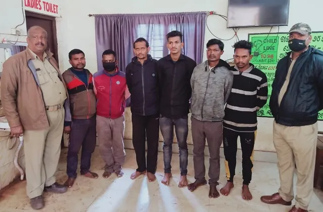 ଚୋରା ଖଣିଜ ବୋଝେଇ ୩ ହାଇଓ୍ୱା ଜବତ, ୨ ଗାଡି ଚାଳକ ସହ ୬ ଗିରଫ