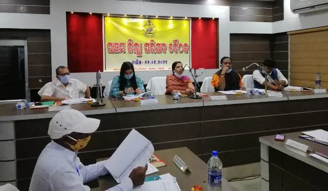 ନୂଆପଡ଼ା : ଜିଲ୍ଲା ପରିଷଦ ବୈଠକ, ଧାନକିଣା ସମସ୍ୟା ନେଇ ହଟ୍ଟଗୋଳ