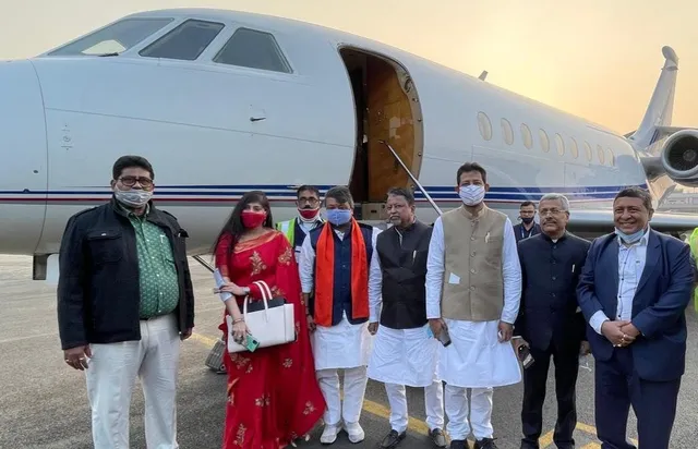 ଦିଲ୍ଲୀ ଅଭିମୁଖେ ବାହାରିଲେ ତୃଣମୂଳ କଂଗ୍ରେସର ୪ ବରିଷ୍ଠ ନେତା, ବିଜେପିରେ ମିଶିବା ନେଇ ଚର୍ଚ୍ଚା