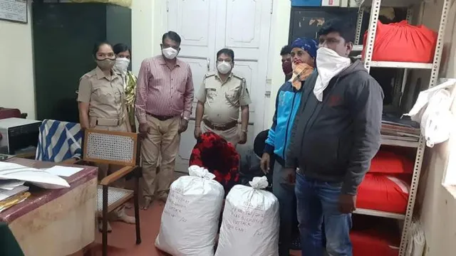 କଟକ ନିର୍ଗୁଣ୍ତି ଟୋଲ ଗେଟ୍‌ ନିକଟରୁ ବିପୁଳ ପରିମାଣର ଗଞ୍ଜେଇ ଜବତ, ଦୁଇ ଗିରଫ