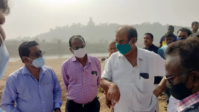 ଅଧାରେ ଲଟକିଛି ଇଟିପୁର ବ୍ରିଜ ନିର୍ମାଣ କାର୍ଯ୍ୟ, ସ୍ଥିତି ପରଖିଲେ ମନ୍ତ୍ରୀ