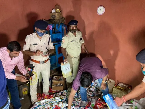 କଟକ ସଦର ଅଞ୍ଚଳରୁ ନକଲି ଜର୍ଦା କମ୍ପାନି ଠାବ: ବିପୁଳ ପରିମାଣର ନକଲି ଜର୍ଦା ଜବତ, ଜଣେ ଅଟକ