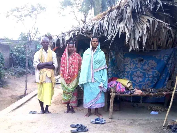 ଅରକ୍ଷିତଙ୍କୁ ଦଇବ ବି ସାହା ହେଉନି : ସରକାରୀ ଆବାସଟିଏ ପାଇଁ ଦୌଡ଼ି ଦୌଡି ୨୦ ବର୍ଷ ବିତିଲା, ମିଳୁନି ସୁଫଳ