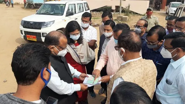 ଅତ୍ୟାଧୁନିକ ବସଟର୍ମିନାଲ ସ୍ଥିତି ଅନୁଧ୍ୟାନ ‌କଲେ କଟକ ଜିଲ୍ଲାପାଳ ଓ ସିଏମସି କମିଶନର