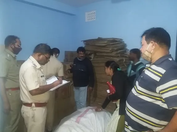 ନକଲି ସସ୍‌ କାରଖାନା ଠାବ, ୨୨୦ ପେଟି ଜବତ, ଗୋଦାମ ସିଲ୍