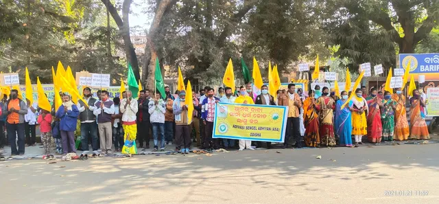 ଆଦିବାସୀ ସେଙ୍ଗେଲ ଅଭିଯାନ ପକ୍ଷରୁ ଜିଲ୍ଲାପାଳ କାର୍ଯ୍ୟାଳୟ ସମ୍ମୁଖରେ ବିକ୍ଷୋଭ