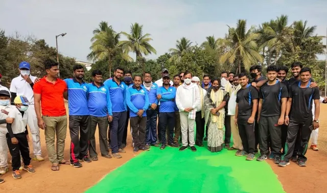 ଏଲ୍‌ଏଲ୍‌ସିସି ଟେନିସ୍ ବଲ୍ କ୍ରିକେଟ୍ ଉଦ୍‌ଘାଟିତ : ବିଏମ୍‌ଏସ୍‌ସିକୁ ହରାଇଲା ମିଡିଆ ଏକାଦଶ