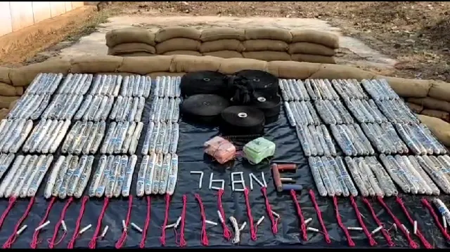 ନକ୍ସଲ ଲୁଚାଇ ରଖିଥିବା ବିସ୍ଫୋରକ ସାମଗ୍ରୀ ଜବତ