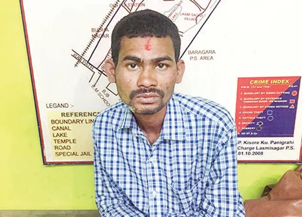 ପୂଜକ ବେଶରେ ଚୋର : ହୁଣ୍ଡିରୁ ଚୋରି ଉଦ୍ୟମ ବେଳେ ଧରିଲା ପୁଲିସ