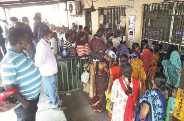ନିରାମୟକୁ ନେଇ ଏସ୍‌ସିବିରେ ରୋଗୀ ହତାଶ; କାଉଣ୍ଟରରେ ଡାକ୍ତର ଲେଖୁଥିବା ଔଷଧ ମିଳୁନି