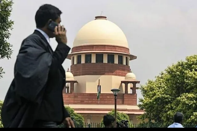 ଗୋପନୀୟତା ନୀତି ବିଷୟରେ ସ୍ପଷ୍ଟ କରିବାକୁ ଫେସ୍‌ବୁକ୍‌ ଓ ହ୍ବାଟ୍‌ସଆପ୍‌କୁ  ନୋଟିସ୍ ‌ଜାରି କଲେ ସୁପ୍ରିମ୍‌କୋର୍ଟ