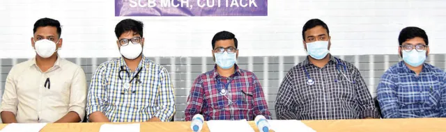 ହାଉସ୍ ସର୍ଜନଙ୍କ କାର୍ଯ୍ୟବନ୍ଦ ଆନ୍ଦୋଳନ ସ୍ଥଗିତ, କଳାବ୍ୟାଜ୍ ପିନ୍ଧି ଜାରି ରଖିବେ କାର୍ଯ୍ୟ