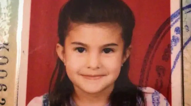 କହିଲେ ଦେଖି ପରଦାରେ ସଲ୍‌ମାନଙ୍କ ସହ ନଜର ଆସିଥିବା କେଉଁ ନାୟିକାଙ୍କର ଏହା ପିଲାଦିନର ଫଟୋ?