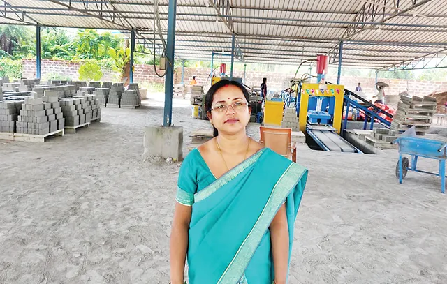 ପ୍ରଶିକ୍ଷିତ ହୋଇ କାରଖାନା ବସାଇଲେ ସସ୍ମିତା, ୩ କୋଟିର ବ୍ୟବସାୟ ସହ ୧୦୦ ଜଣଙ୍କୁ ନିଯୁକ୍ତି