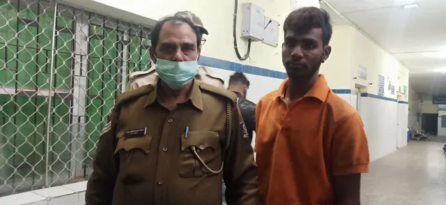 ବିଦ୍ୟୁତ୍‌ ଟାୱାରରୁ ଡେଇଁ ମରିବାକୁ ଧମକ ଦେଲା ଯୁବକ, ୨ଘଣ୍ଟା ପରେ ଉଦ୍ଧାର କଲେ ଅଗ୍ନିଶମ କର୍ମଚାରୀ