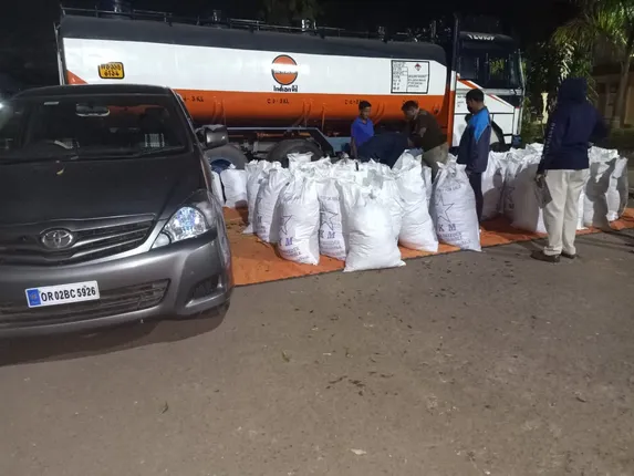 ପେଟ୍ରୋଲ ଟ୍ୟାଙ୍କର ଉପର ଚାମ୍ବରରେ କୋରାପୁଟରୁ ବିହାରକୁ ୧୫ଶହ ୭୭ କେଜିର ଗଞ୍ଜେଇ ଚାଲାଣ, ୩ ଅଭିଯୁକ୍ତ ଫେରାର