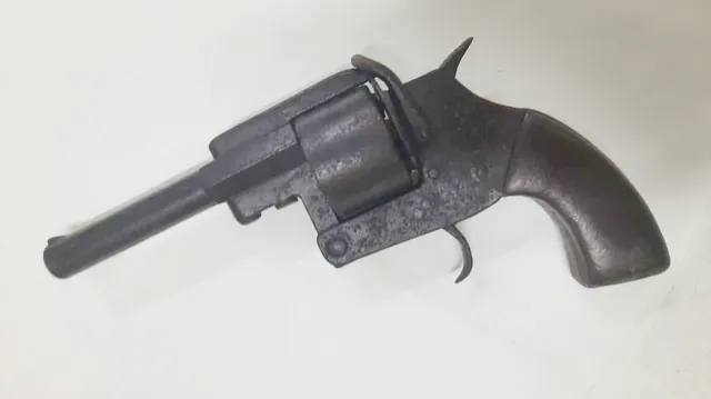 ବିମାନବନ୍ଦରରୁ ଯୁବକ ଗିରଫ, ବନ୍ଧୁକ ଜବତ