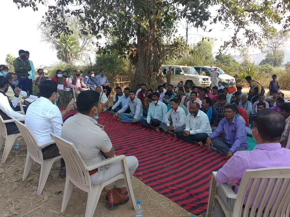 ଲୋୟର ସୁକତେଲକୁ ପ୍ରଶାସନର ଅକ୍ସିଜେନ! ଗାଁ ଦାଣ୍ଡରେ ବସି ଆଲୋଚନା କଲେ ଜିଲ୍ଲାପାଳ