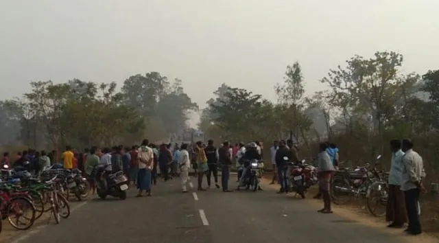 ଡମ୍ପର ଧକ୍କାରେ ୫ ଗୋରୁ ମୃତ, ୨ ଗୋରୁ ଓ ୩ ବ୍ୟକ୍ତି ଗୁରୁତର; ଉତ୍ତ୍ୟକ୍ତ ଲୋକଙ୍କ ରାସ୍ତାରୋକ