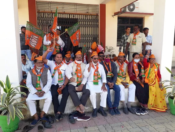 ବରଗଡ଼ ଜିଲ୍ଲାରେ ଧାନକିଣା ବିଭ୍ରାଟ, ଯୋଗାଣ କାର୍ଯ୍ୟାଳୟରେ ବିକ୍ଷୋଭ