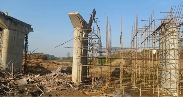 ତାଳପଦରରେ ପୋଲ ଭୁଶୁଡ଼ିବା ଘଟଣା : ନିଲମ୍ବିତ ହେଲେ ଦୁଇ ଯନ୍ତ୍ରୀ