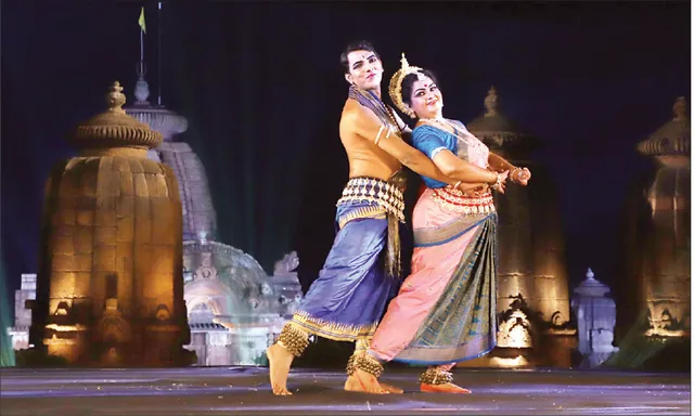 ମୁକ୍ତେଶ୍ୱର ଉତ୍ସବର ପରଦା ନଇଁଲା: ଶେଷ ସନ୍ଧ୍ୟାରେ ଶିବଙ୍କୁ ସୁମରିଲେ