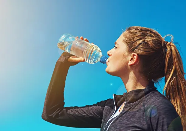 ଏହି ସବୁ ଖାଦ୍ୟ ଓ ପାନୀୟ ଗ୍ରହଣ କରିବା ପରେ ପାଣି ପିଉଛନ୍ତି କି ? ଏପରି ଭୁଲ୍‌ ଆଦୌ କରନ୍ତୁ ନାହିଁ