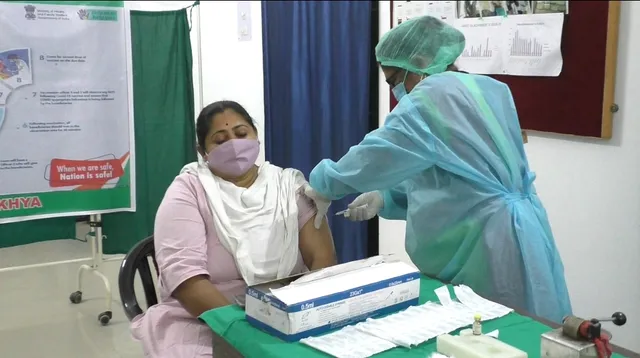 ଟିକାକରଣ ନେଇ ହେଲା ଡ୍ରାଏରନ୍‌: ପ୍ରଥମ ଦଫାରେ ୧୮,୪୨୪ ଜଣ ସ୍ବାସ୍ଥ୍ୟ କର୍ମଚାରୀଙ୍କୁ କରୋନା ଟିକା