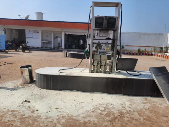 ସାମାନ୍ୟ ବଚସାରୁ ପେଟ୍ରୋଲ ଟାଙ୍କିରେ ନିଆଁ ଲଗାଇଦେଲା ଦୁର୍ବୃତ୍ତ