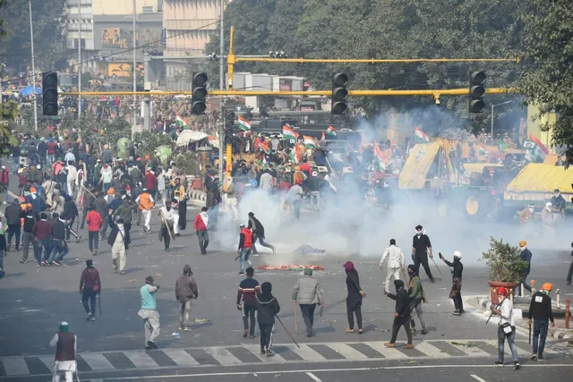 ଦିଲ୍ଲୀରେ ଅନ୍ନଦାତାଙ୍କ ଅରାଜକତା: ଦୋଷ ଖସାଇଲେ ଚାଷୀ ସଂଗଠନ, ଅସନ୍ତୋଷ ଝାଡ଼ିଲେ ବିରୋଧୀ