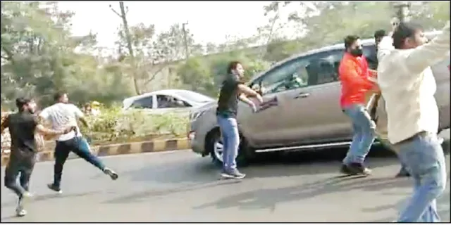 ପେଟ୍ରୋଲ, ଡିଜେଲ ଦର ବୃଦ୍ଧି ଓ କୃଷି ଆଇନ ବିରୋଧରେ ପ୍ରତିବାଦ: କେନ୍ଦ୍ରମନ୍ତ୍ରୀ ଧର୍ମେନ୍ଦ୍ରଙ୍କୁ କଳା ପତାକା ଦେଖାଇଲା ଯୁବ କଂଗ୍ରେସ