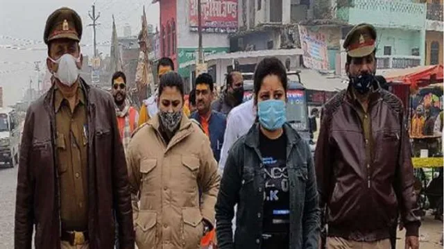 ହେଲମେଟ ପିନ୍ଧିନଥିବାରୁ ବାପାଙ୍କ ଚାଲାଣ କାଟିଲେ ପୁଲିସ ଝିଅ