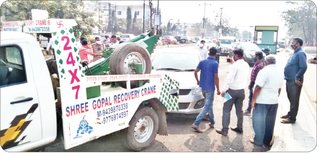 ‘ମୋ ବସ୍‌’ ଷ୍ଟପ୍ ଆଗରେ ଗାଡ଼ି ପାର୍କିଂ ମହଙ୍ଗା ପଡ଼ିବ, ଆଜି ଉଠିଲା ୧୬ଟି ଗାଡ଼ି