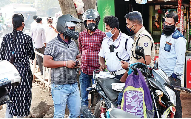 କଡ଼ା‌କଡ଼ି ହେଲା ଡବଲ୍ ହେଲମେଟ୍‌, ଦ୍ୱିତୀୟ ଦିନରେ ଧରାପଡ଼ିଲେ ୭୫