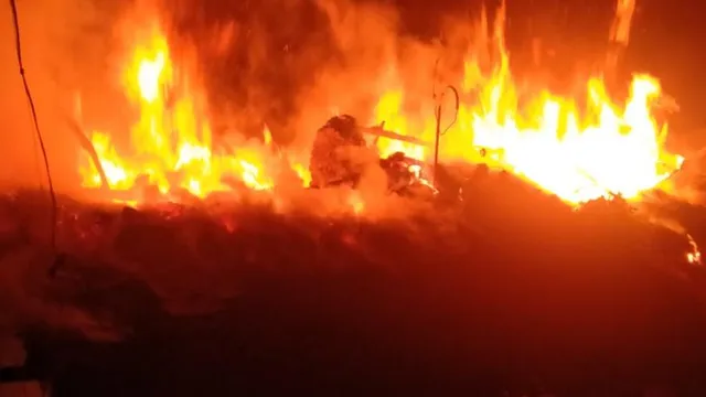 ଖଣ୍ଡପଡ଼ା ପଥରଦ୍ୱାର ଗାଁରେ ଅଗ୍ନିକାଣ୍ଡ; ୮ ବଖରା ଘର ଭସ୍ମୀଭୂତ