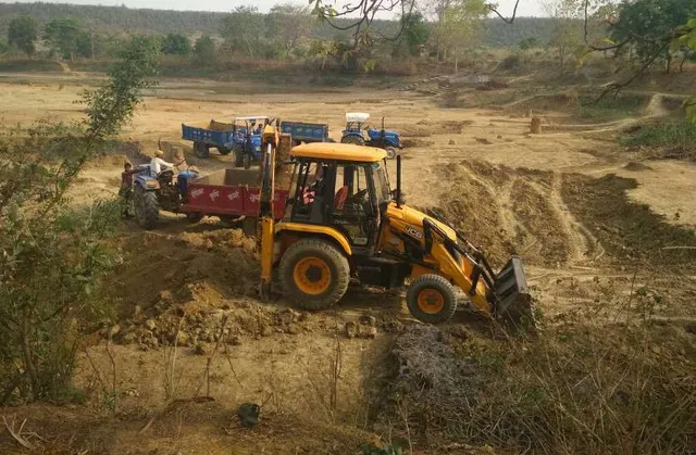 ମନରେଗାରେ ମହାଦୁର୍ନୀତି : କାମ ନ ପାଇ ତାତିଲେ ମହିଳା ଶ୍ରମିକ