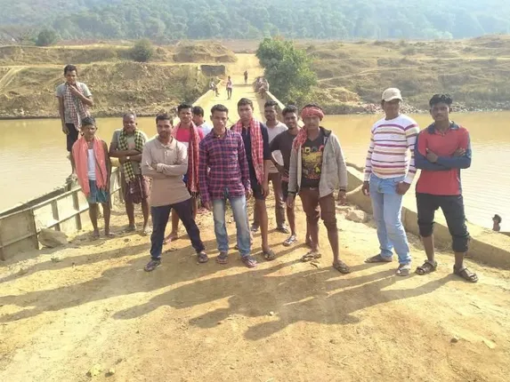 ମୁଖ୍ୟ କେନାଲ ରାସ୍ତା ଓ ବ୍ରିଜ୍ ଅବସ୍ଥା ଶୋଚନୀୟ; ମାଟି ପରିବହନ ହାଇୱାକୁ ଛାଡିଲେନି ଛାତଡ଼ିପୁଟ ଗ୍ରାମବାସୀ