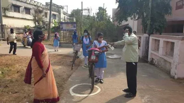 ପ୍ରଥମ ଦିନ ୫୯ ପ୍ରତିଶତ ଉପସ୍ଥାନ; ବିଦ୍ୟାଳୟକୁ ଫେରିବାକୁ ବ୍ୟଗ୍ର ଥିଲୁ,ଏବେ ପରୀକ୍ଷା ପାଇଁ ପ୍ରସ୍ତୁତ ହେବୁ