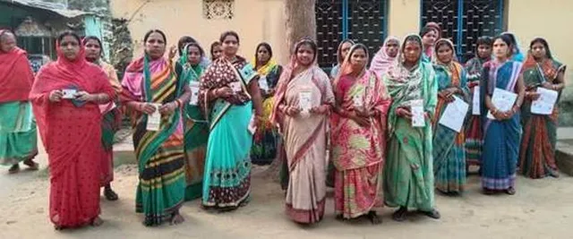 ୮ଟି ଗ୍ରୁପ୍‌କୁ ଚୂନ ଲଗାଇ କରିତ୍‌କର୍ମା ମହିଳା ଫେରାର; ବ୍ୟବସାୟ ବାହାନାରେ ଲକ୍ଷାଧିକ ଟଙ୍କା ଓ ଫୋନ୍‌ ନେଇଥିଲେ