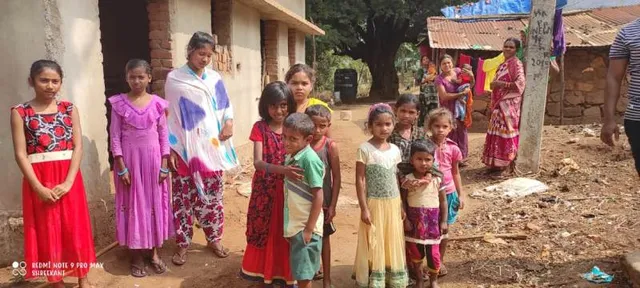 ସହର ମଝିରେ ଘରଥାଇ ମଧ୍ୟ ଶିକ୍ଷା ପାଇଁ ଦୁଇଟି ଘାଟି ଡିଅଁନ୍ତି ଶିଶୁ