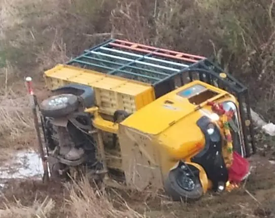 ବ୍ରିଜ ତଳକୁ ଖସିଲା ଅଟୋ, ୧୨ ଆହତ 