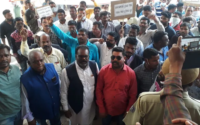 କୋଡିଙ୍ଗାମାଳି ଖଣି ଅଞ୍ଚଳରେ ବିବାଦ: ଜିଲ୍ଲାପାଳଙ୍କୁ ଫେରାଦ ହେଲେ ସମର୍ଥକ ଗୋଷ୍ଠୀ