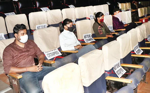 ୯ ମାସ ପରେ ଖୋଲିଲା ସିନେମା ହଲ୍‌ : ପ୍ରଥମ ଦିନରେ ହାତଗଣତି ଦର୍ଶକ