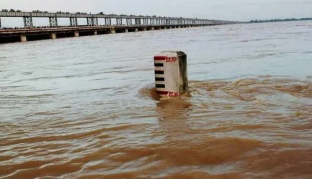 ମହାନଦୀକୁ ନେଇ କାଦୁଅଫିଙ୍ଗା