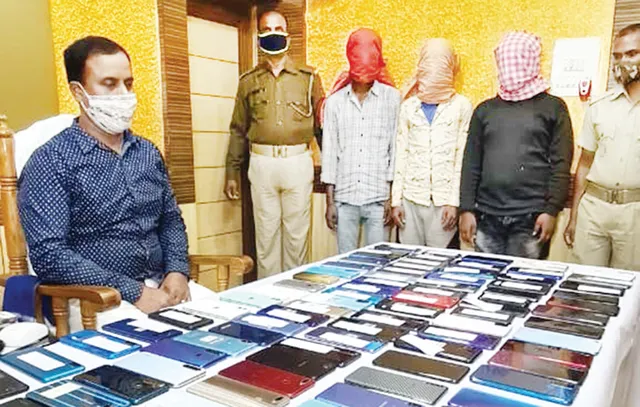 ରାଜଧାନୀରୁ ତିନି ଝାଡ଼ଖଣ୍ଡ ଲୁଟେରା ଗିରଫ : ମୋବାଇଲ୍‌ ଦେଖି ପୁଲିସ୍‌ କାବା