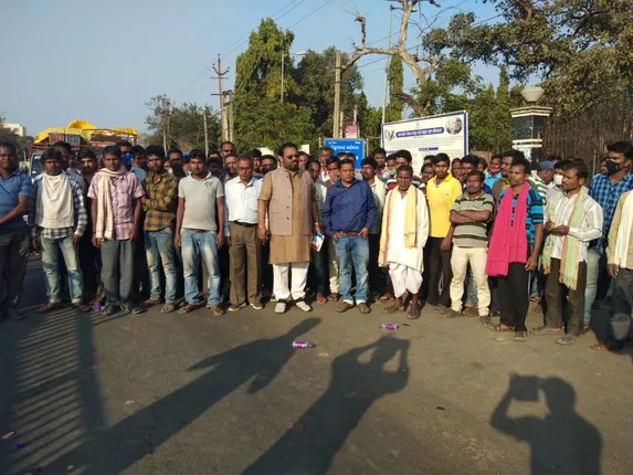 ନୂଆପଡ଼ା : ବିଭିନ୍ନ ମଣ୍ଡିରେ ପଡ଼ି ରହିଛି ୧ଲକ୍ଷ ୮୦ ହଜାର ବସ୍ତା ଧାନ