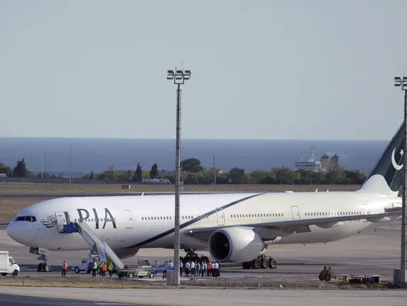 ଋଣ ସୁଝି ନ ପାରିବାରୁ ପାକିସ୍ତାନଠାରୁ ବିମାନ ଛଡ଼ାଇ ନେଲା ମାଲେସିଆ