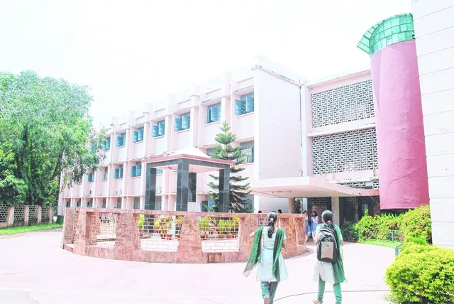 ୧୧ରୁ ଖୋଲିବ ଉଚ୍ଚ ଶିକ୍ଷାନୁଷ୍ଠାନ : କେବଳ ଶେଷବର୍ଷ ଛାତ୍ରଛାତ୍ରୀ ଆସିବେ