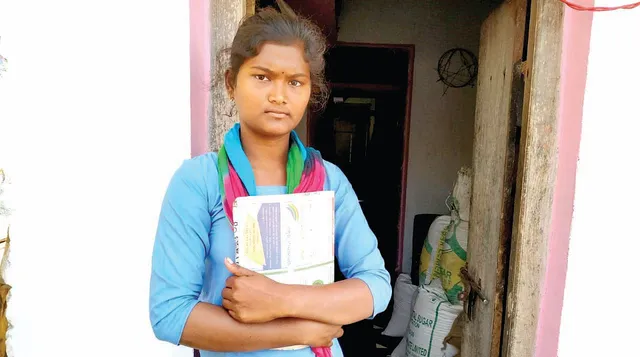 ଅନିଶ୍ଚିତତା ଭିତରେ ଛାତ୍ରୀଙ୍କ ଭବିଷ୍ୟତ : ଦଶମ ଶ୍ରେଣୀ ସାର୍ଟିଫିକେଟରେ ତ୍ରୁଟି