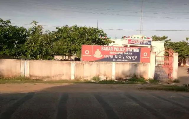 ଟଙ୍କା ପାଇଁ ଶ୍ୱଶୁରଙ୍କୁ ଅପହରଣ ଉଦ୍ୟମ; ଇଂଜିନିୟର୍‌ ଜ୍ୱାଇଁ ସମେତ ୩ ଅଟକ, ଜାଇଲୋ କାର୍‌ ଜବତ